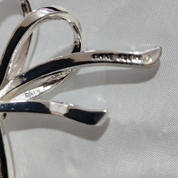 ♡Anne Klein Pave Bow Brooch Accented with Crystals - Picture 6 of 8